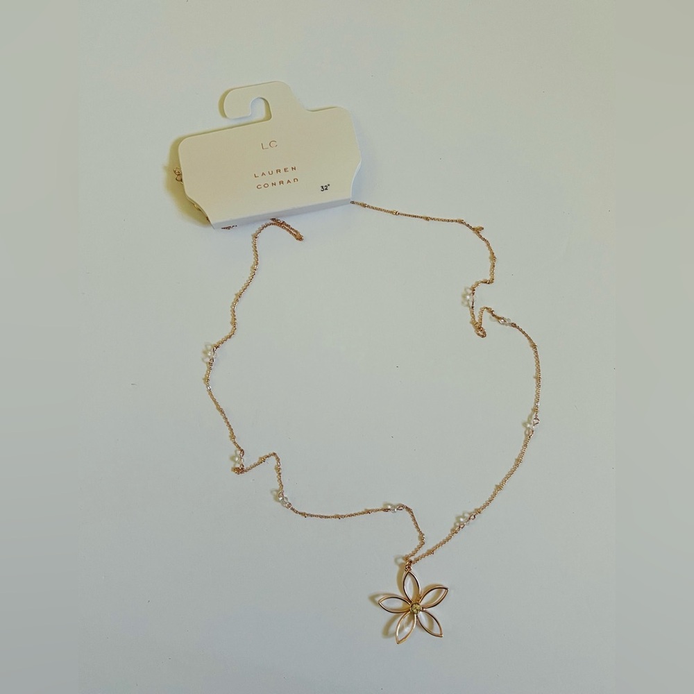NWT LC Lauren Conrad Rose Gold Necklace with Floral Pendant 💕